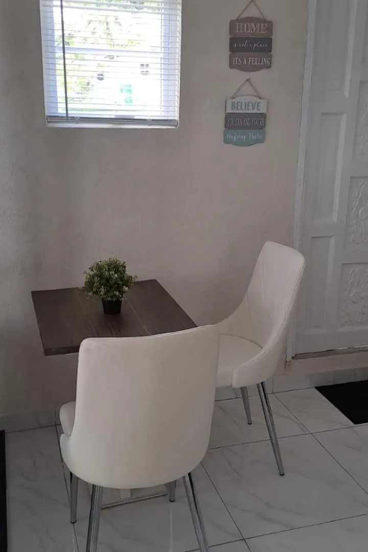 Studio At De Terrace Christ Church Apartment